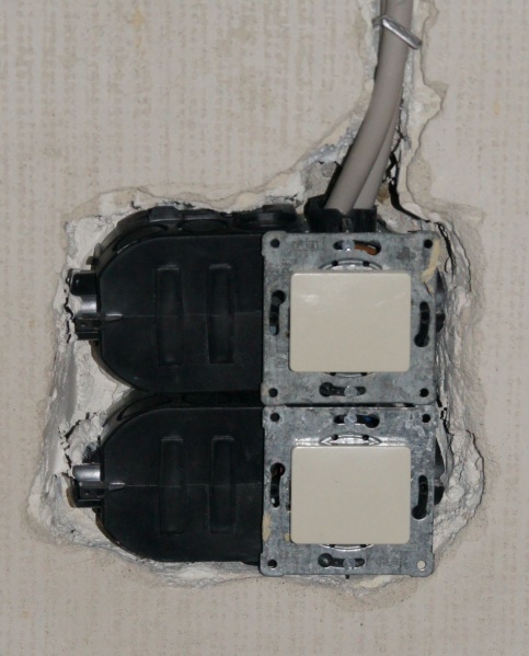 Datei:Elektronikdose2.jpg
